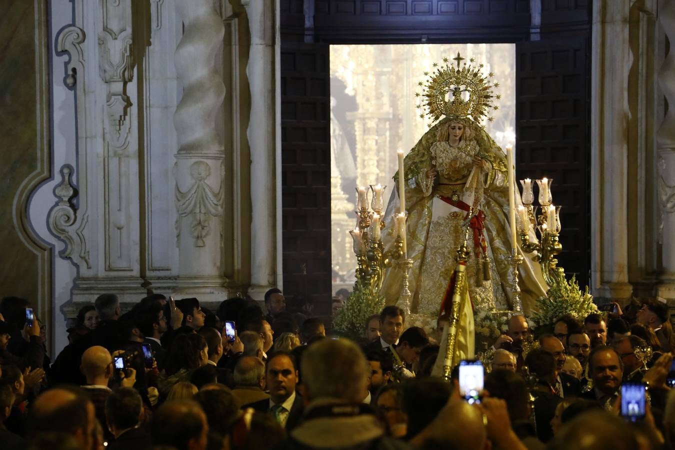 La procesión de las Vírgenes de Martínez Cerrillo en Córdoba, en imágenes