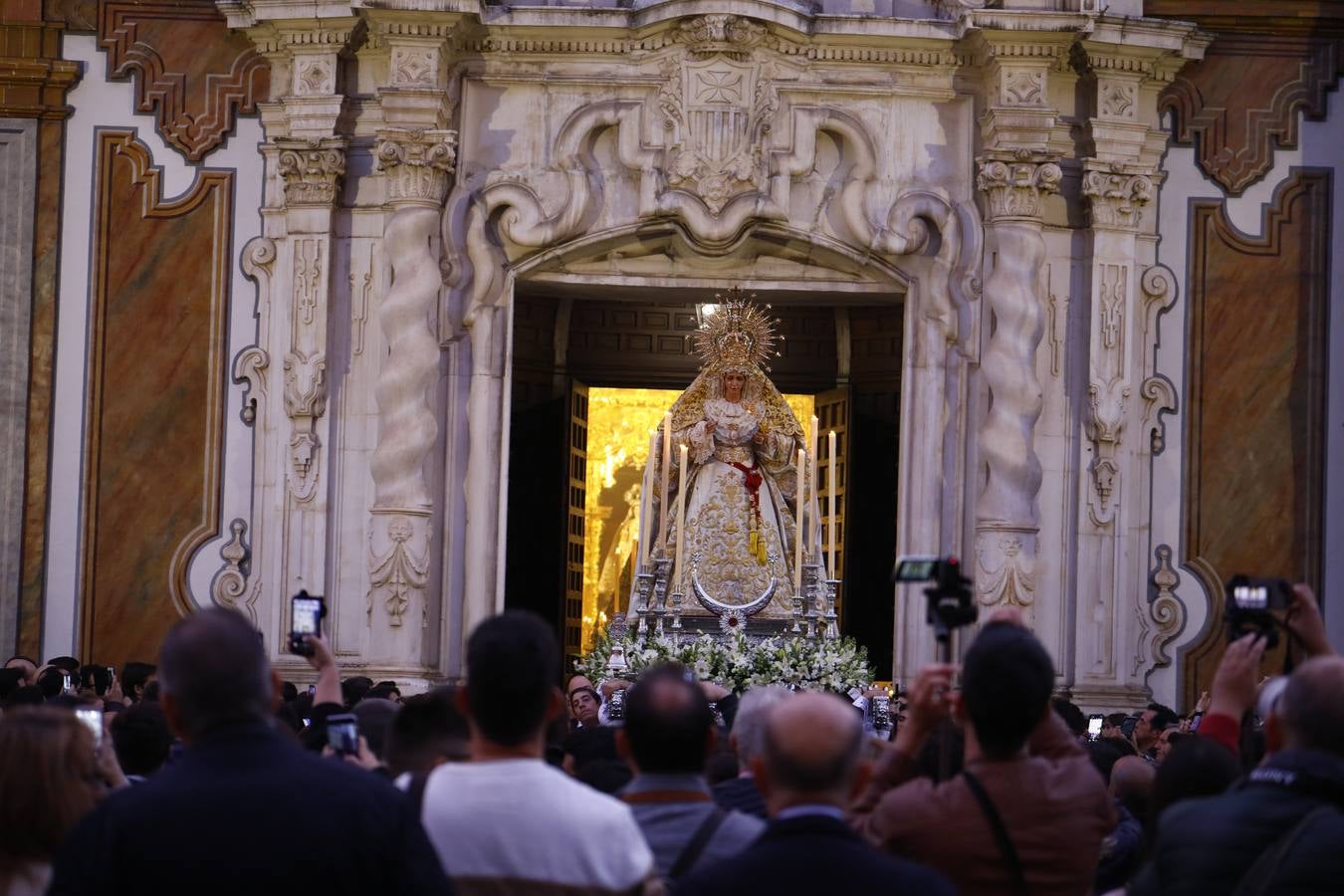 La procesión de las Vírgenes de Martínez Cerrillo en Córdoba, en imágenes