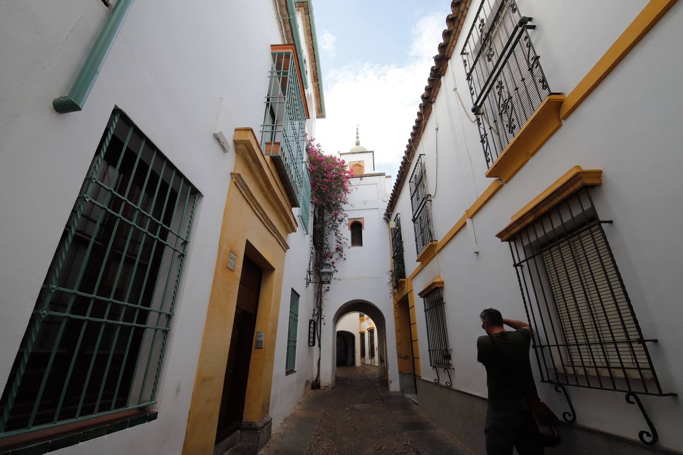 En imágenes, un paseo por la calleja de La Hoguera de Córdoba