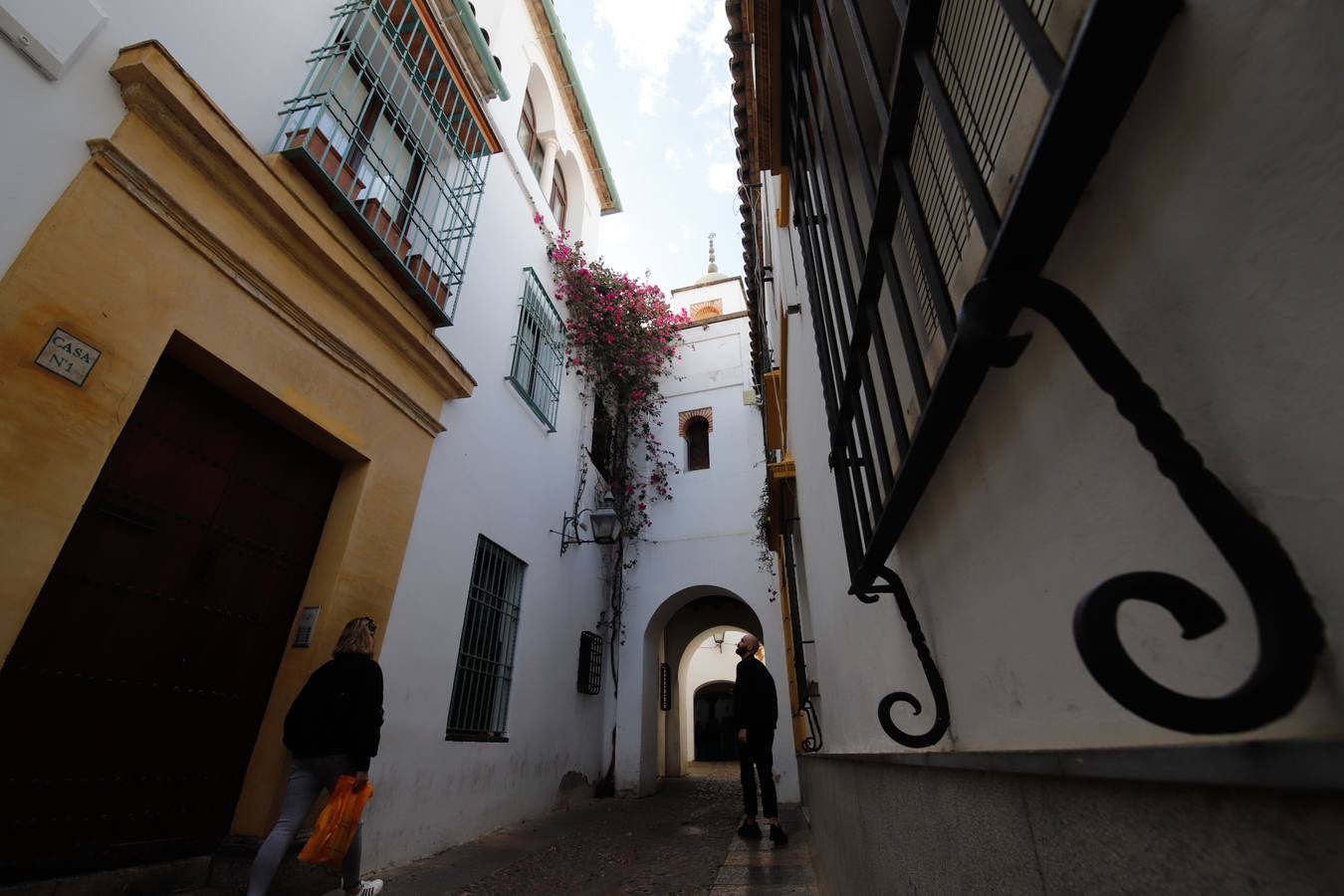 En imágenes, un paseo por la calleja de La Hoguera de Córdoba