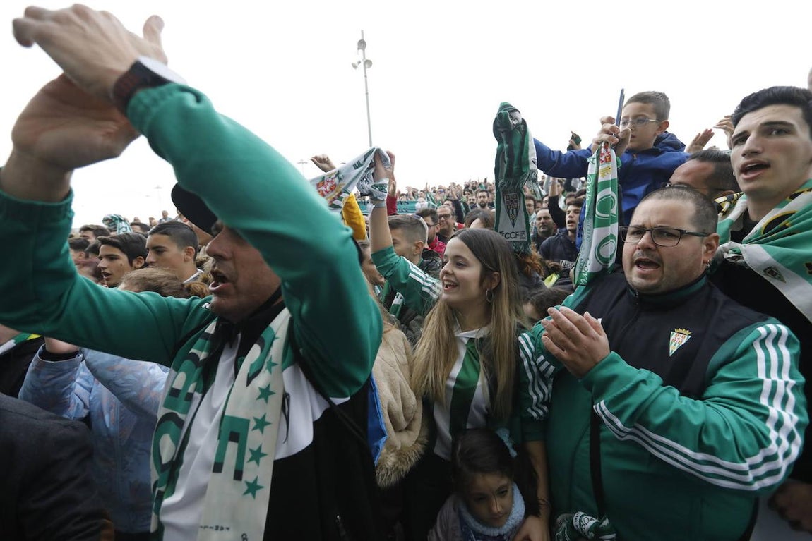 Las concentraciones en el partido del Córdoba CF, en imágenes