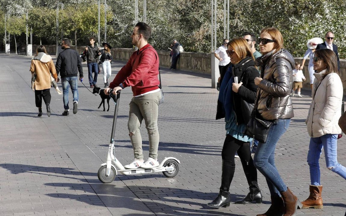 Los usuarios de patinetes eléctricos de Córdoba, en imágenes