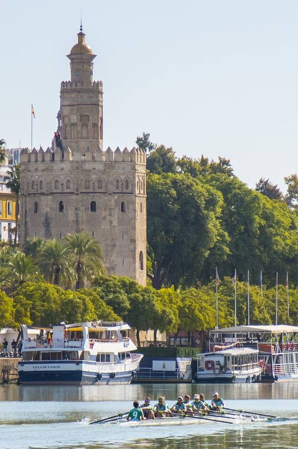 Espectaculares imágenes de la Regata Sevilla-Betis
