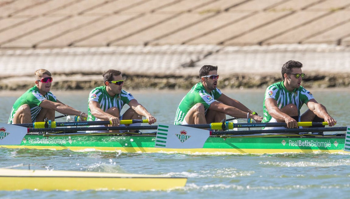 Espectaculares imágenes de la Regata Sevilla-Betis