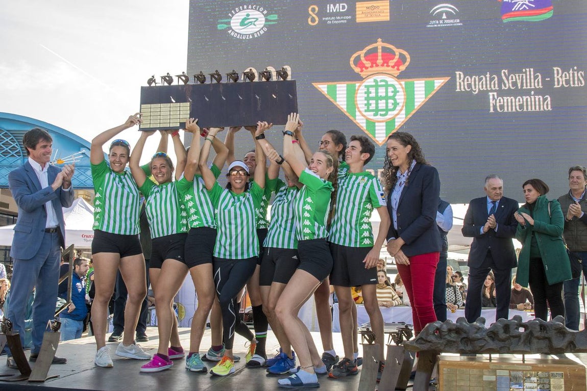 Espectaculares imágenes de la Regata Sevilla-Betis