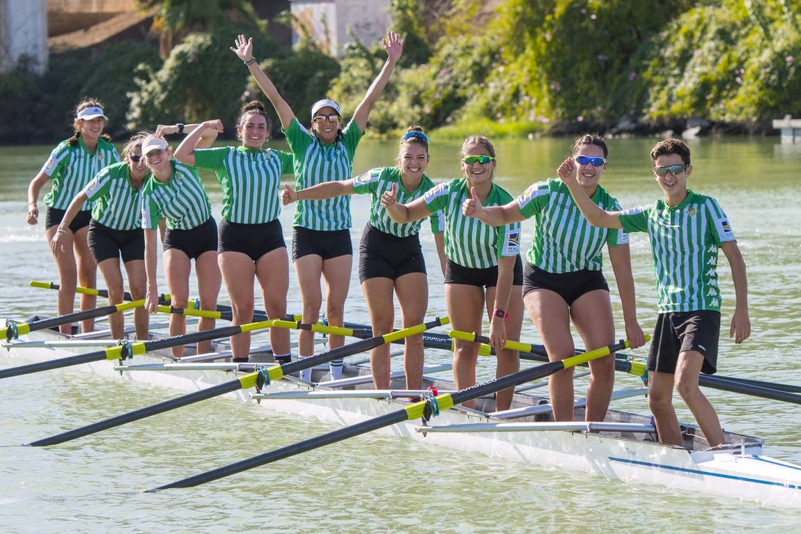 Espectaculares imágenes de la Regata Sevilla-Betis