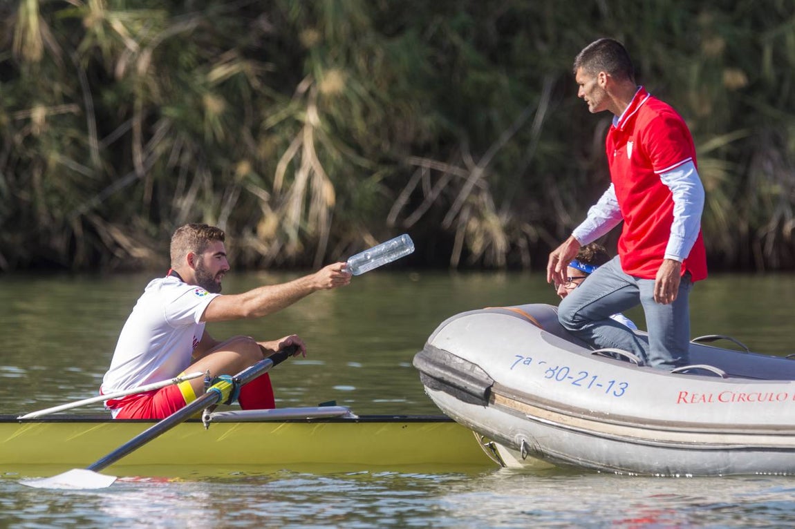 Espectaculares imágenes de la Regata Sevilla-Betis