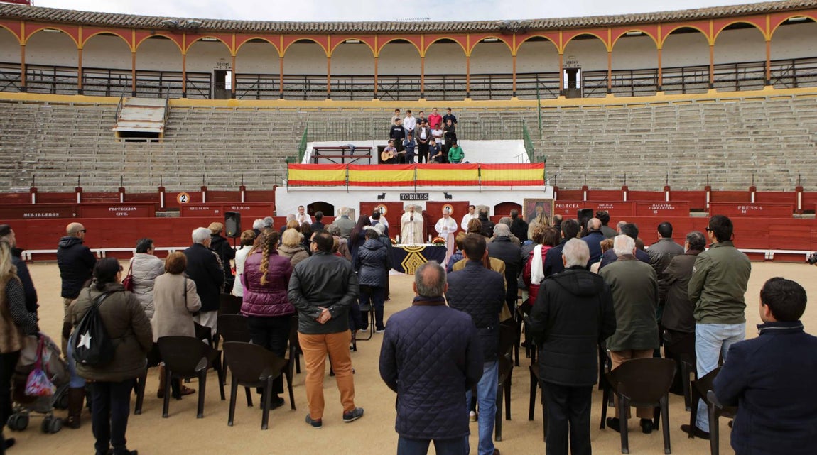 La misa por los fallecidos en el mundo del toro, en imágenes