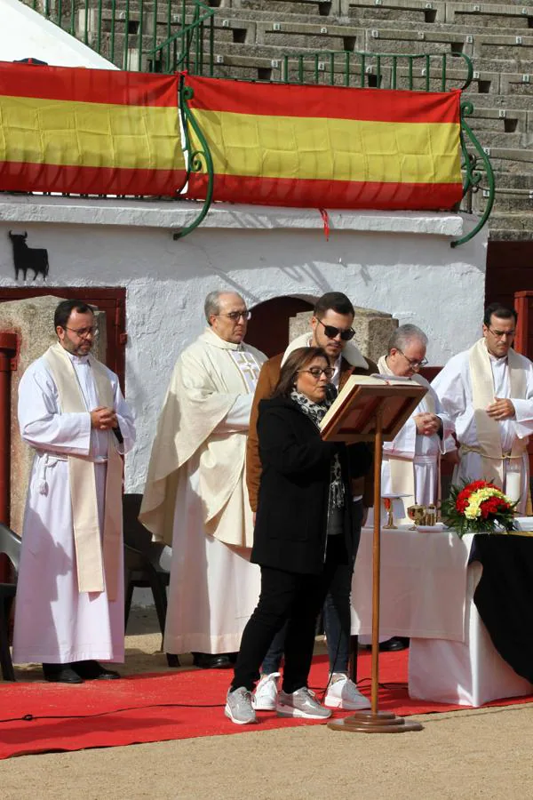 La misa por los fallecidos en el mundo del toro, en imágenes