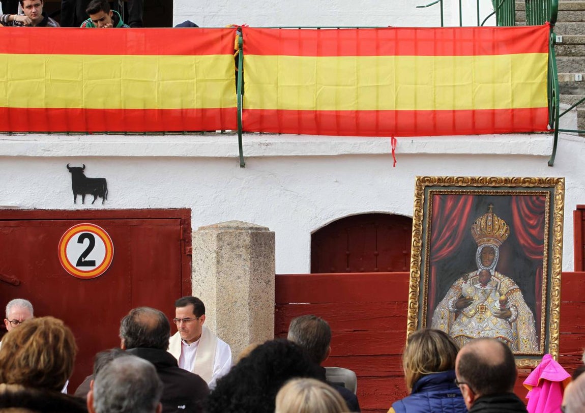 La misa por los fallecidos en el mundo del toro, en imágenes