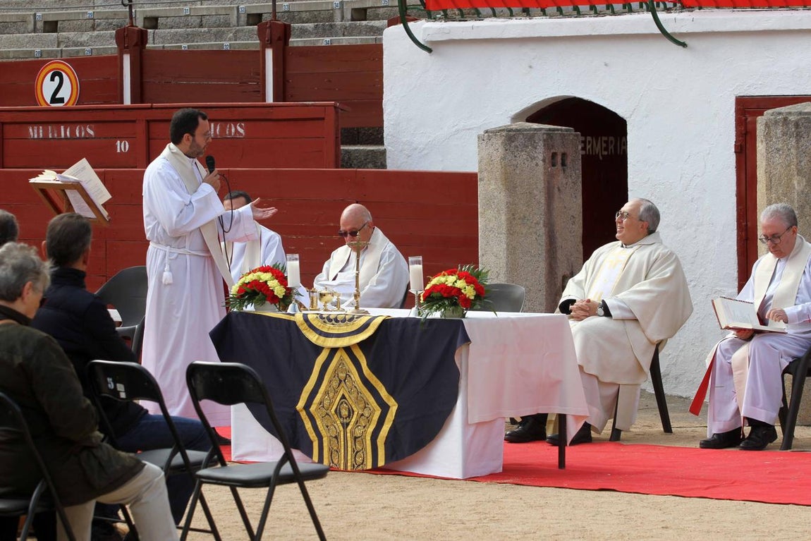 La misa por los fallecidos en el mundo del toro, en imágenes