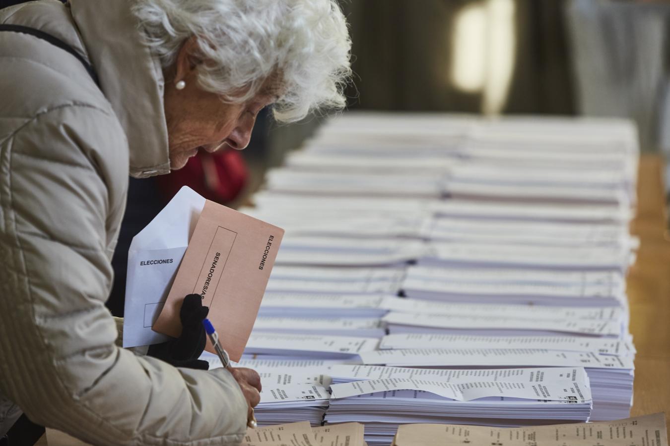 La dinámica del proceso. CEIP Pinar del Rey, Distrito Hortaleza, Madrid. Elecciones del 10N en colegio electoral.