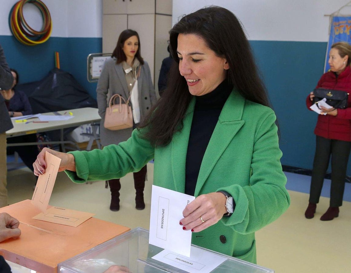 Rocío Monasterio. La líder de Vox en la Comunidad de Madrid, en un colegio de la capital de España