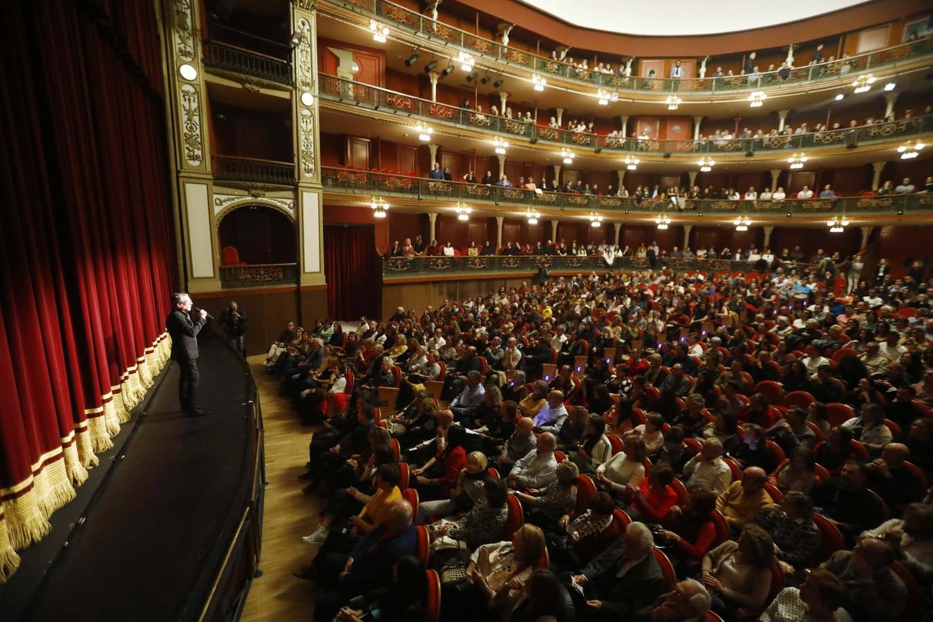 El espectáculo «Javier Latorre, 50 años de danza», en imágenes