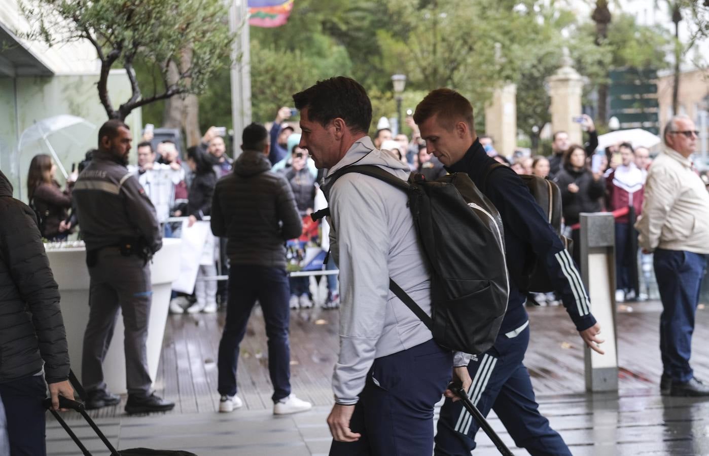 FOTOS: La lluvia no impide un cálido recibimiento a la selección española en Cádiz