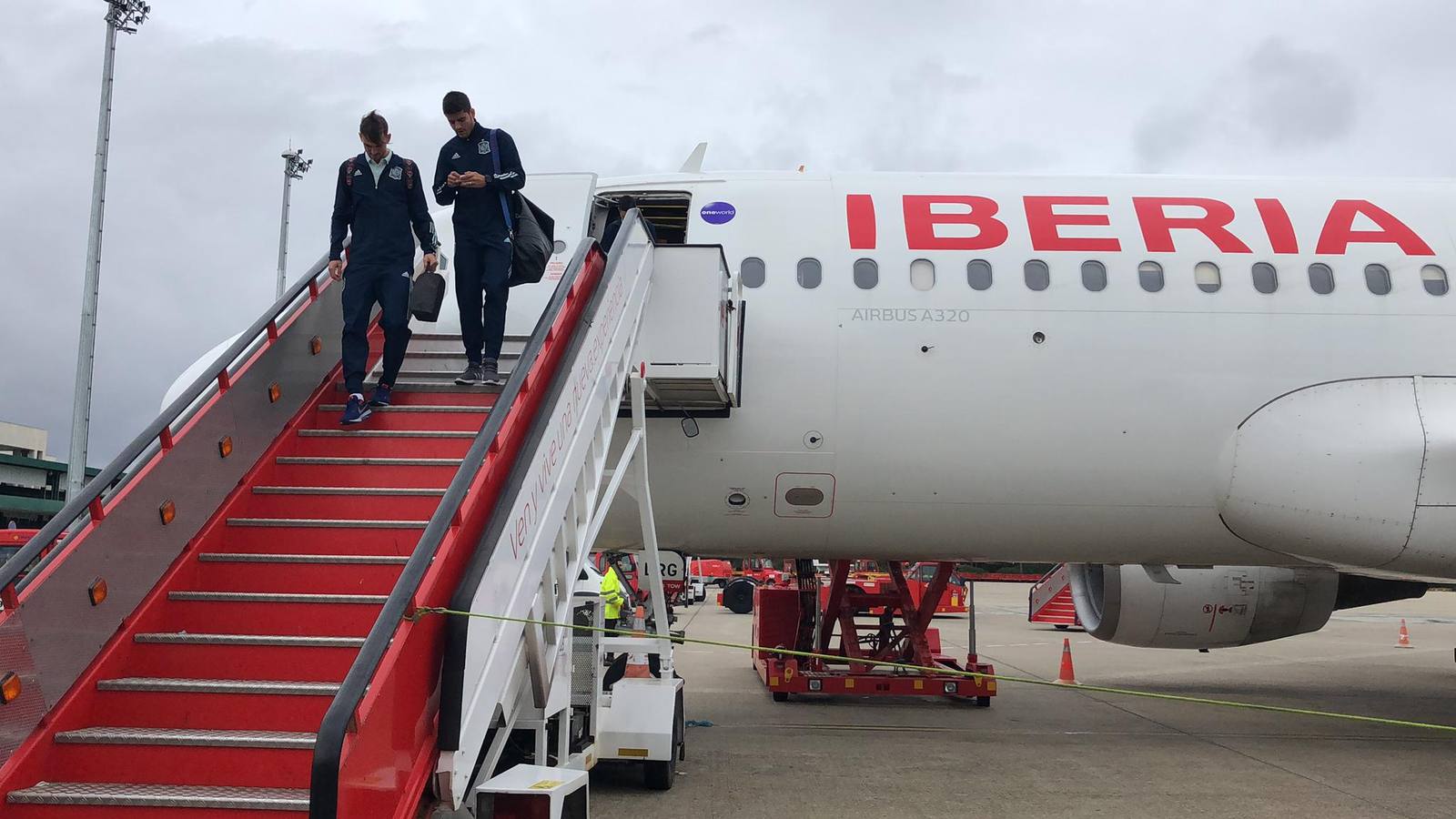 FOTOS: la llegada de la selección española al aeropuerto de Jerez