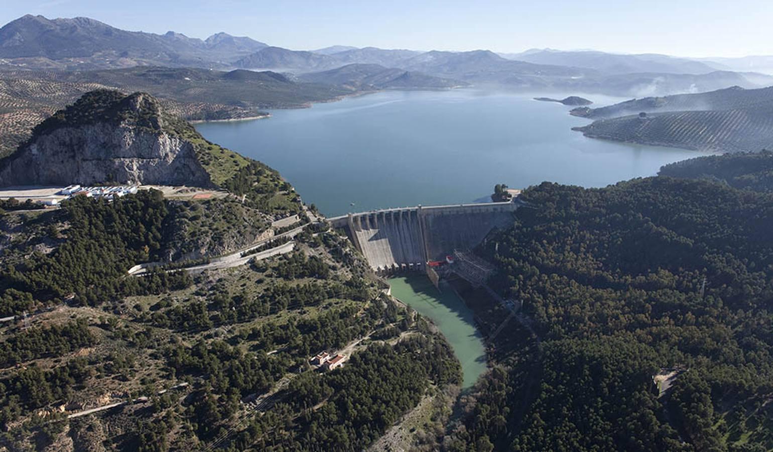 La historia del pantano de Iznájar, en imágenes