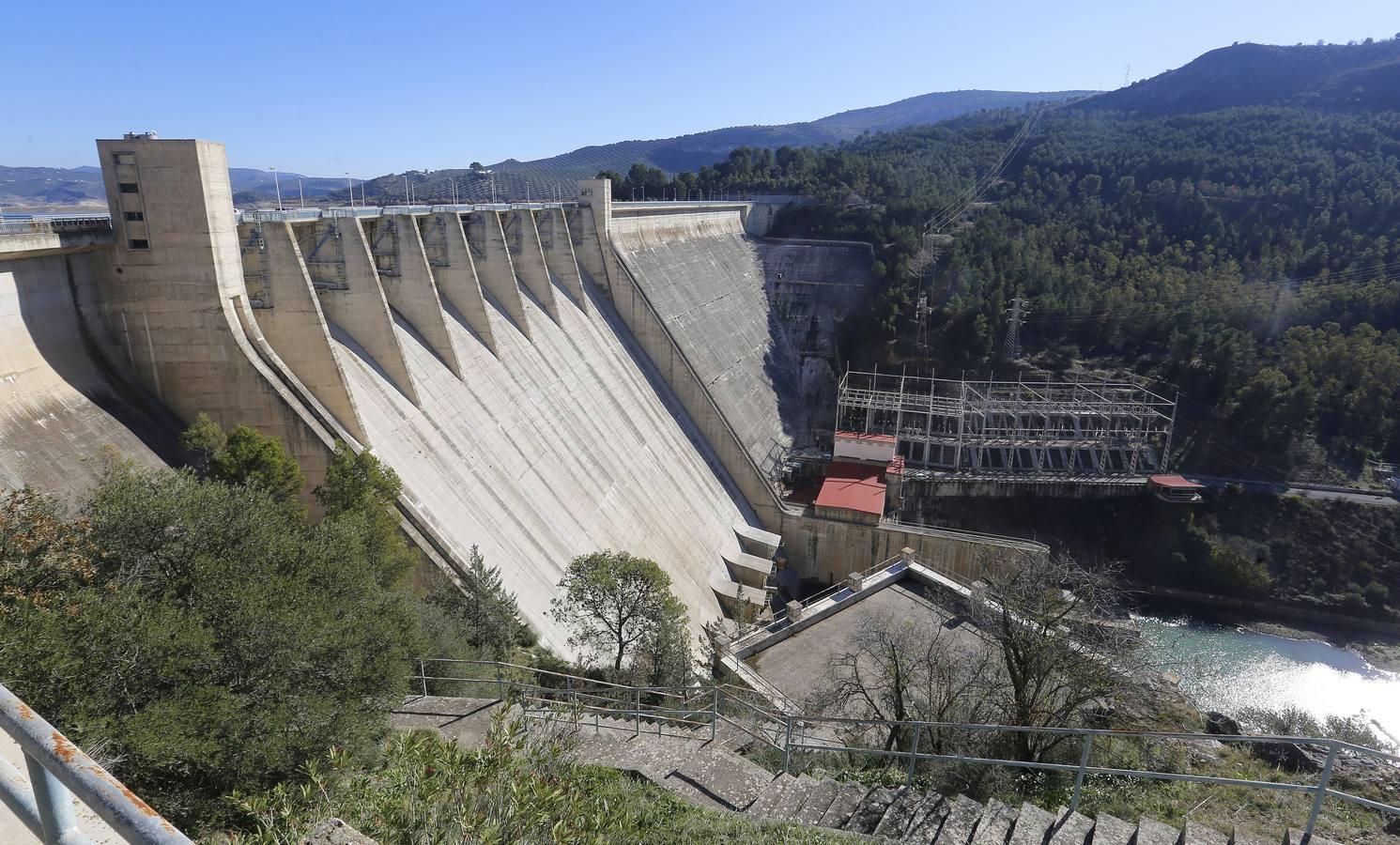 La historia del pantano de Iznájar, en imágenes