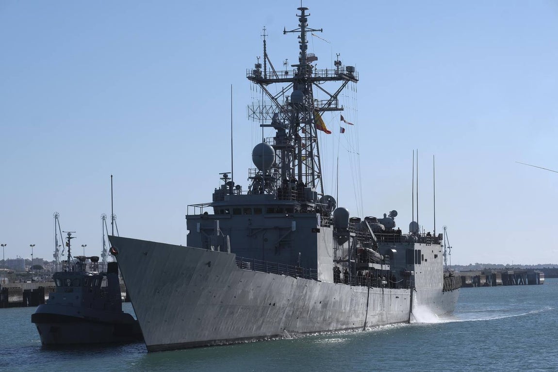 Emotivo recibimiento de la  Canarias en Rota