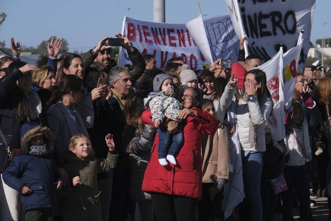 Emotivo recibimiento de la  Canarias en Rota