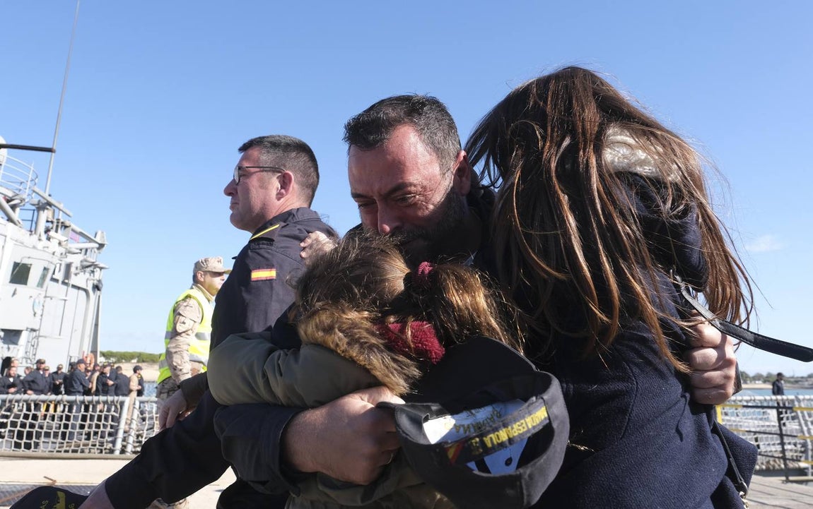Emotivo recibimiento de la  Canarias en Rota