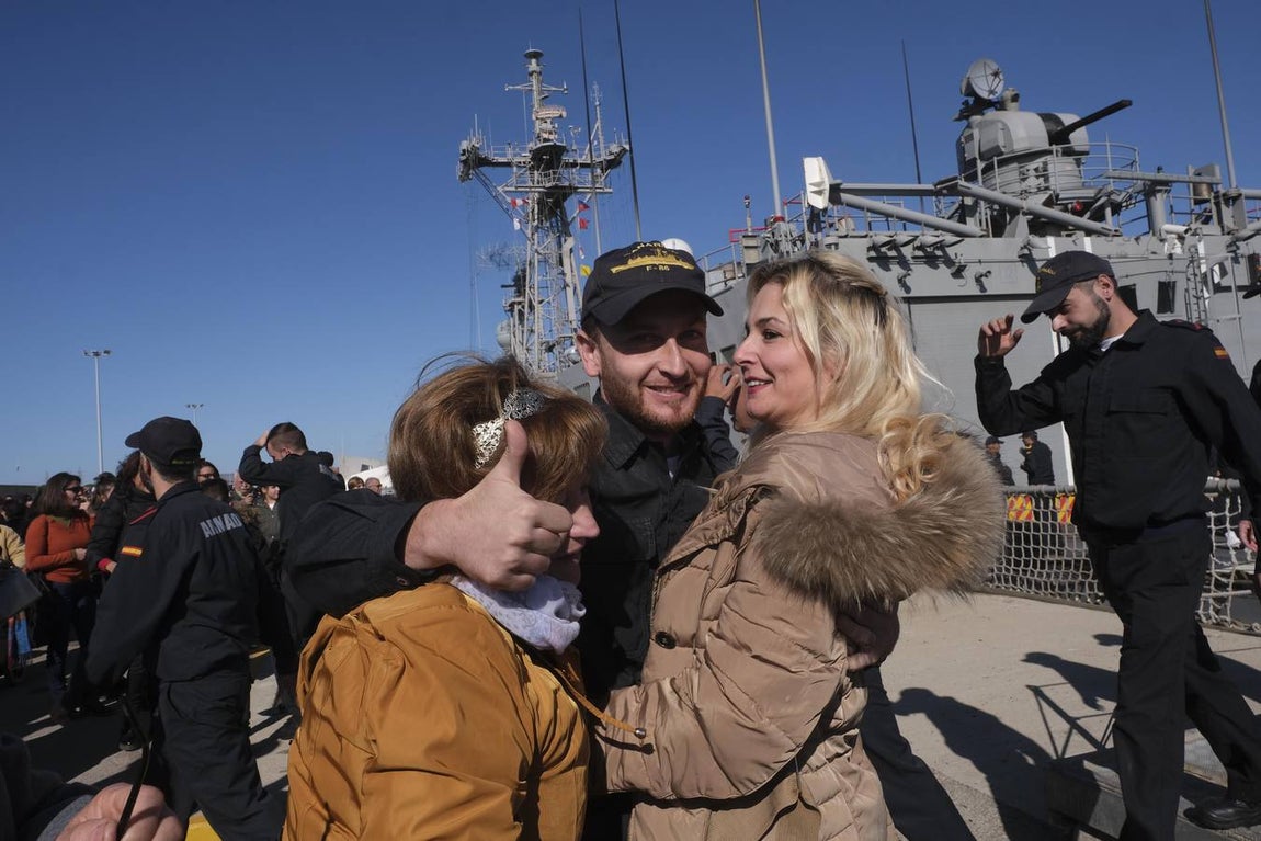 Emotivo recibimiento de la  Canarias en Rota