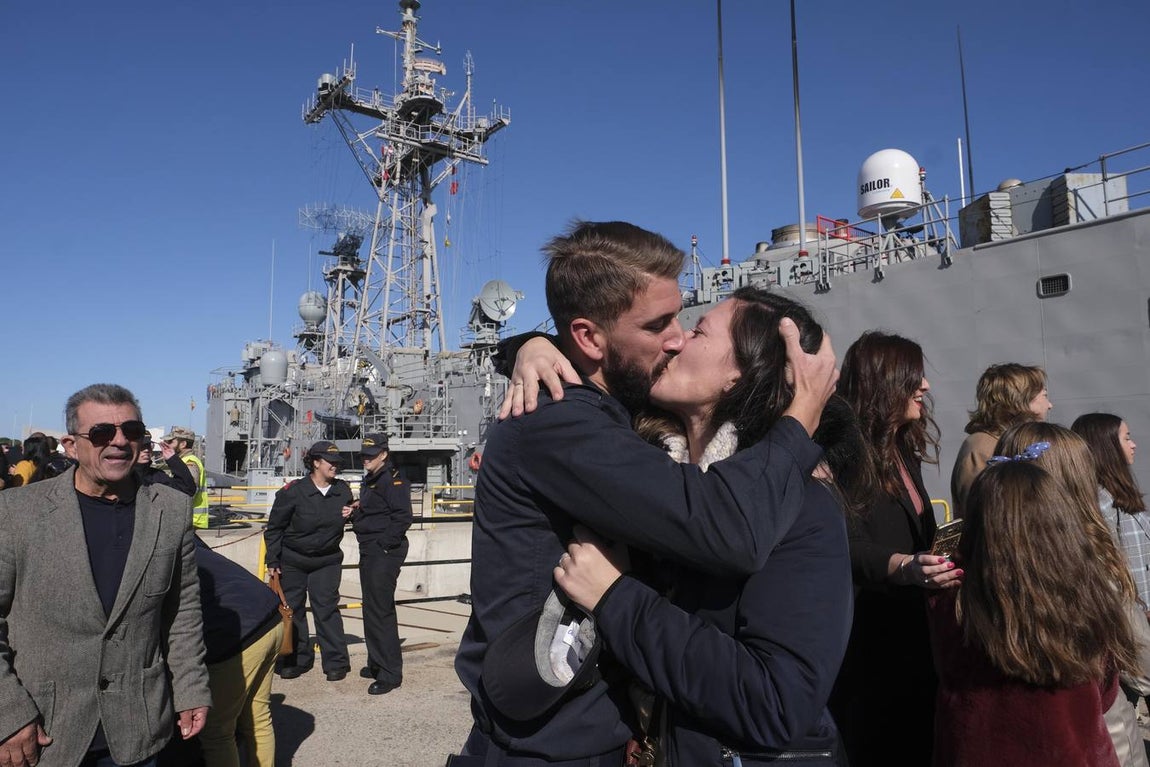 Emotivo recibimiento de la  Canarias en Rota