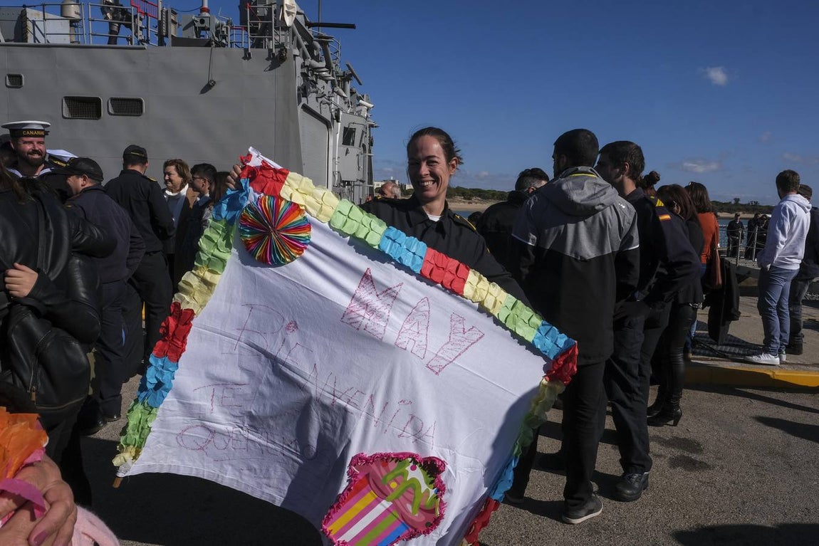 Emotivo recibimiento de la  Canarias en Rota