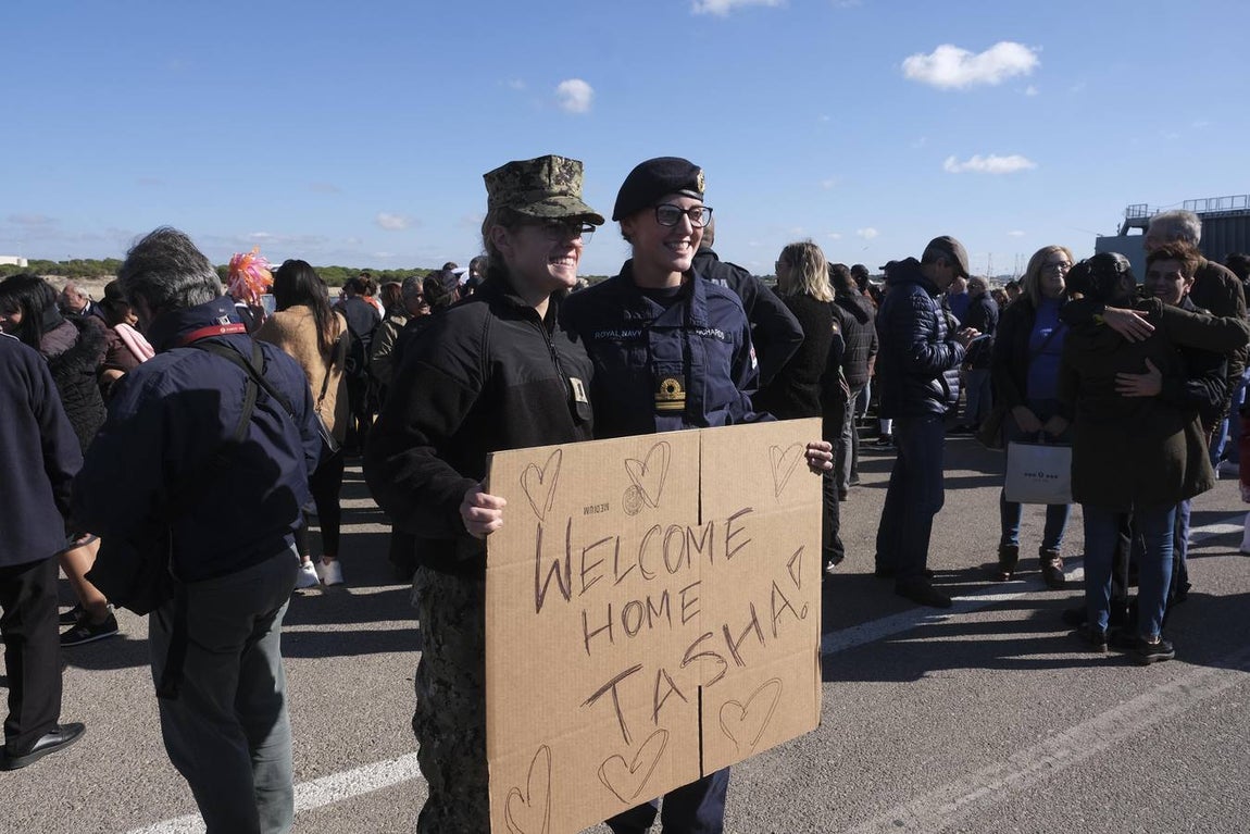 Emotivo recibimiento de la  Canarias en Rota