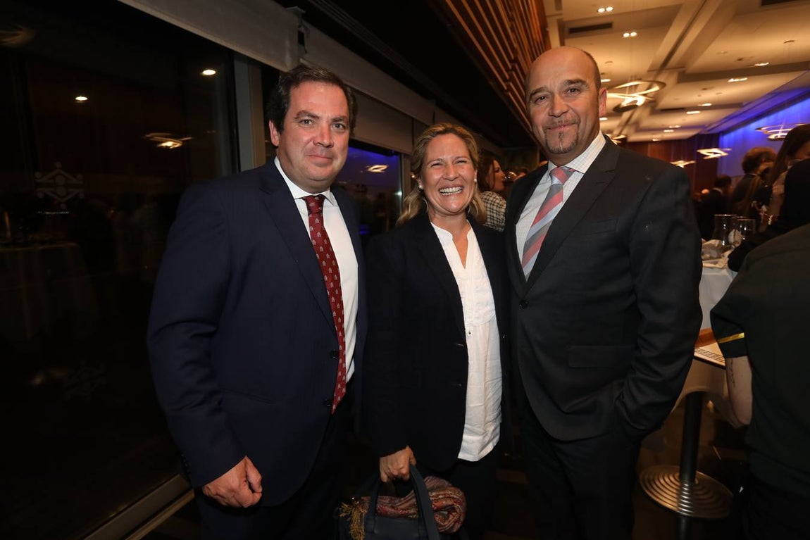 César Gómez, Ana Casanova y Pedro Pontiga. 