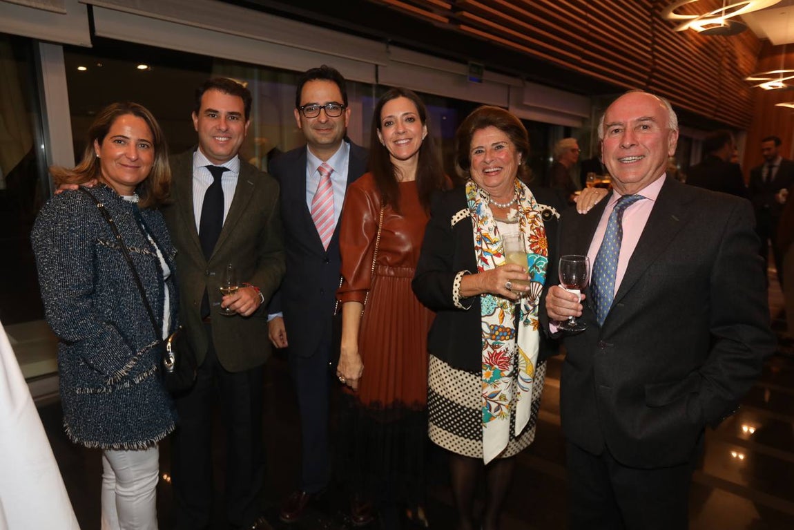 Ana Revuelta, Arturo García-Agulló, Manuel Arjona, Rosa Serrano, Blanca Marquesa de las Escalonias y Pancho García-Agulló. 