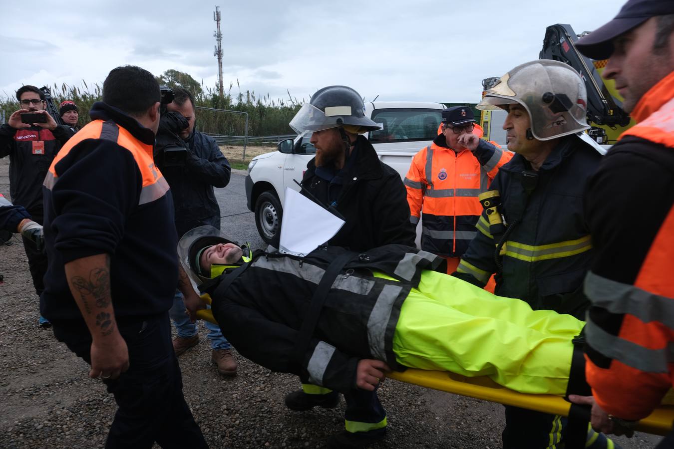 FOTOS: Simulacro de la explosión en una planta de hidrocarburos en la carretera de Rota