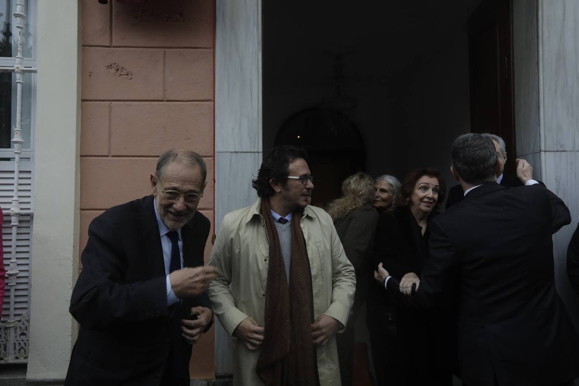 Descubren una placa en la casa natal de Pérez-Llorca