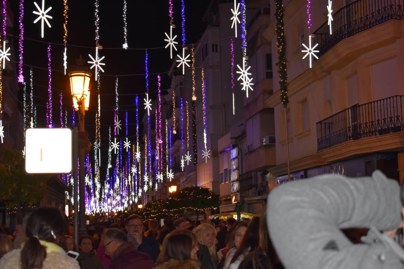 El alumbrado de Navidad en Puente Genil, en imágenes