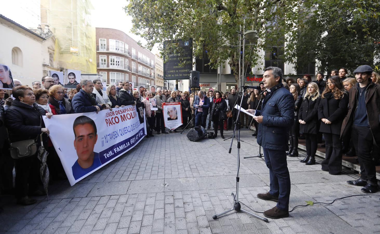 La concentración en Córdoba por el desaparecido Paco Molina, en imágenes