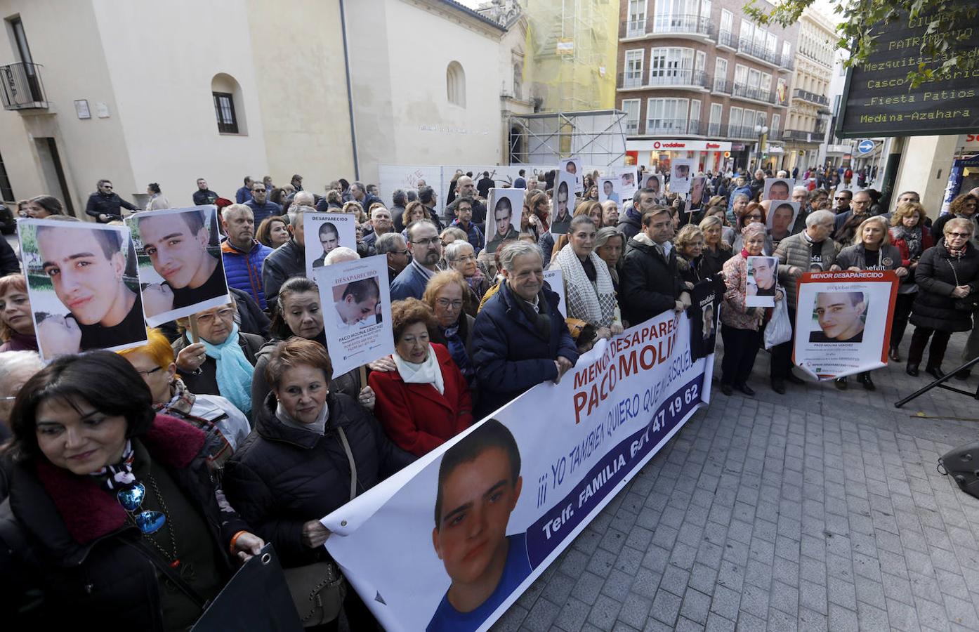 La concentración en Córdoba por el desaparecido Paco Molina, en imágenes