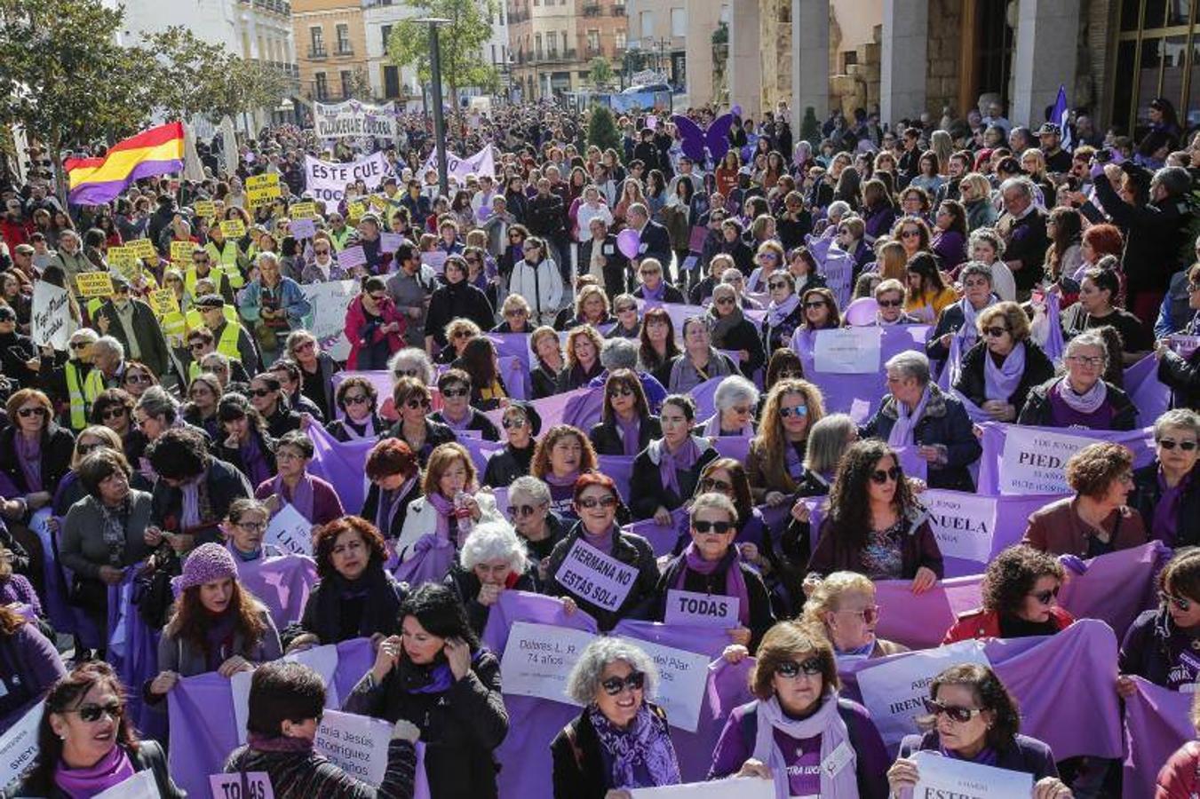 La manifestación contra la violencia hacia las mujeres de Córdoba, en imágenes