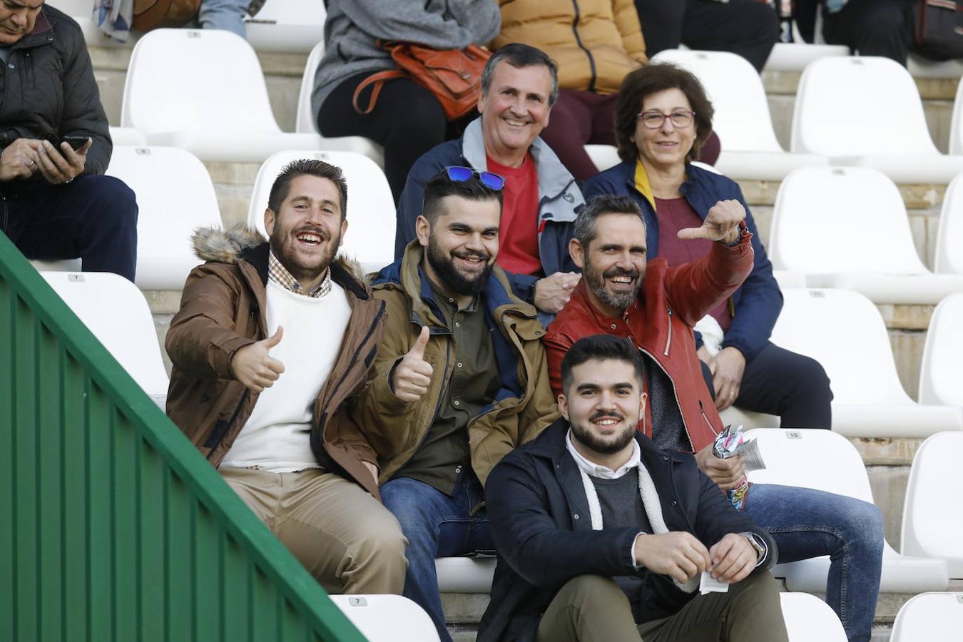 El ambiente en las gradas del Córdoba-Mérida, en imágenes