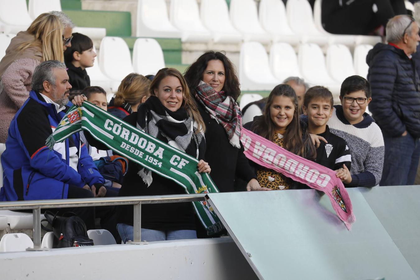 El ambiente en las gradas del Córdoba-Mérida, en imágenes