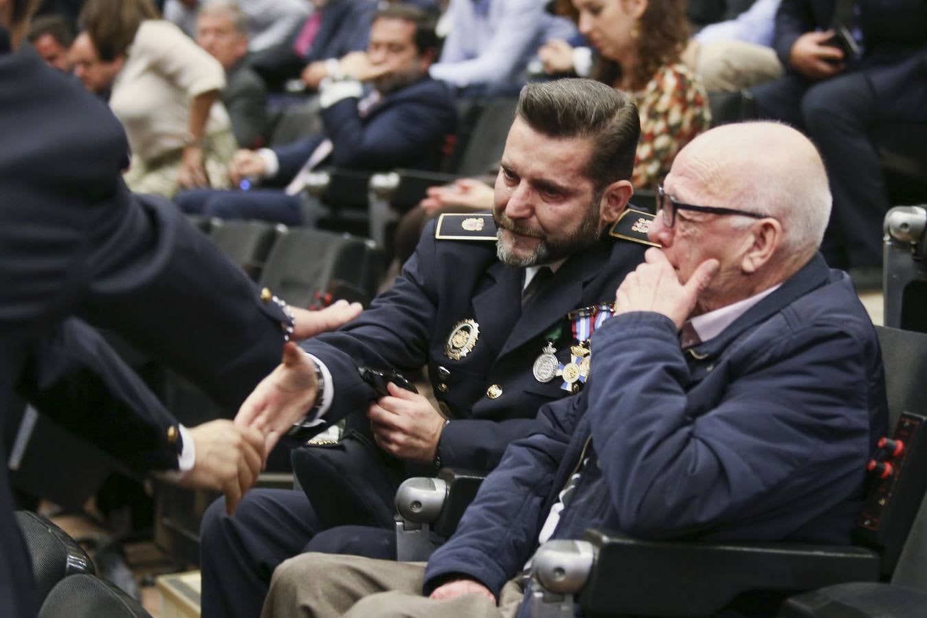 Entrega de medallas en la celebración de la festividad de la Polícia Local