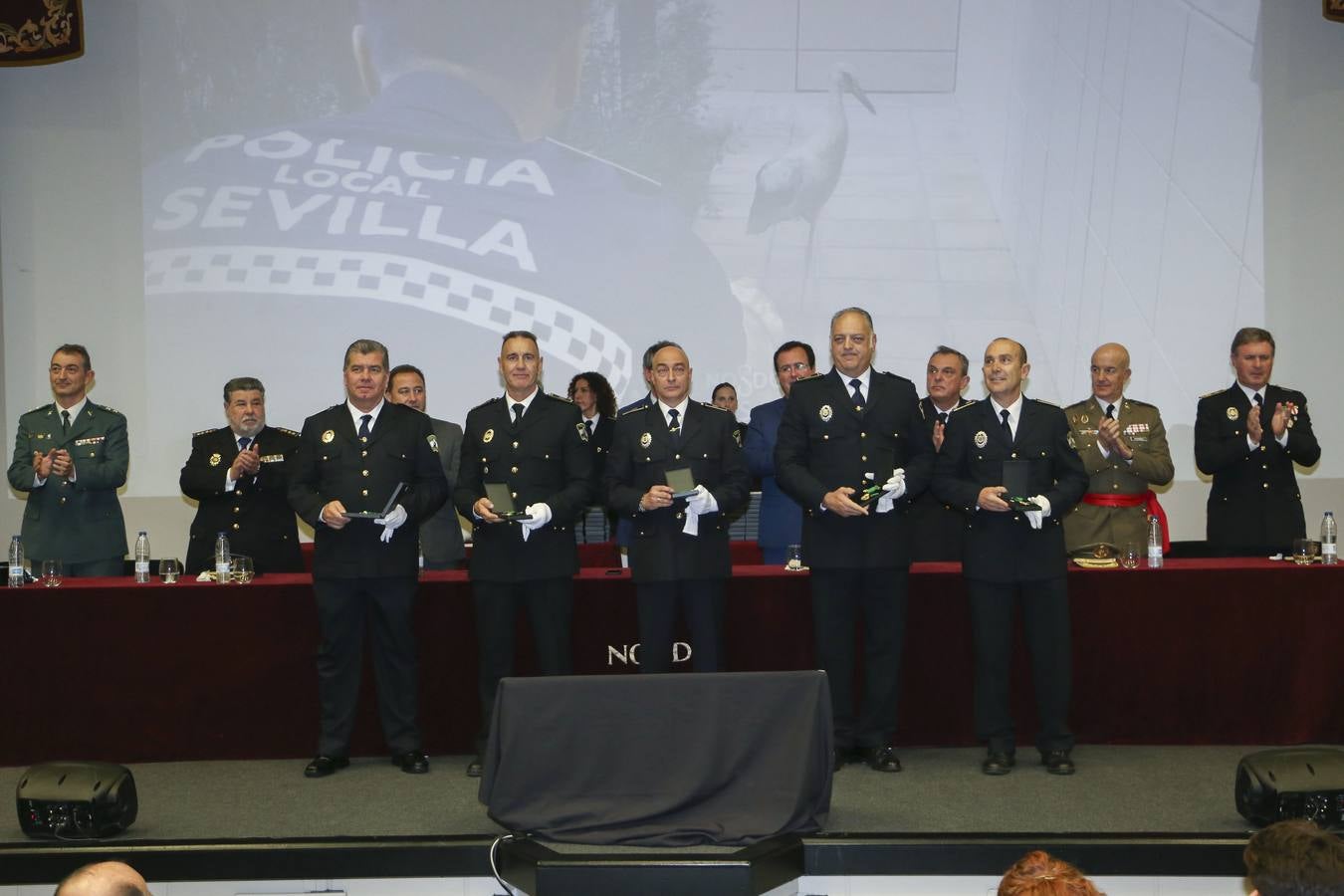 Entrega de medallas en la celebración de la festividad de la Polícia Local