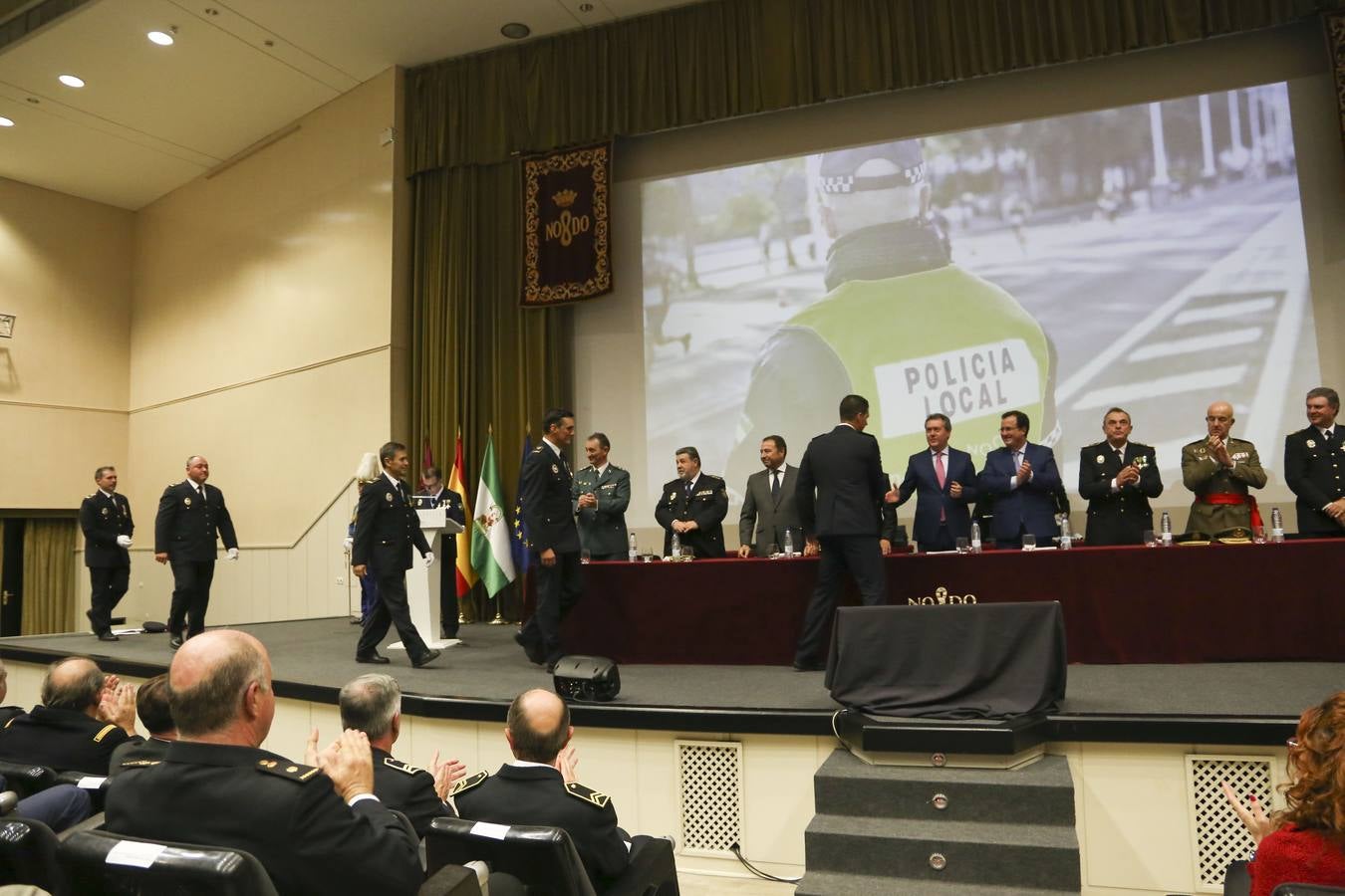 Entrega de medallas en la celebración de la festividad de la Polícia Local