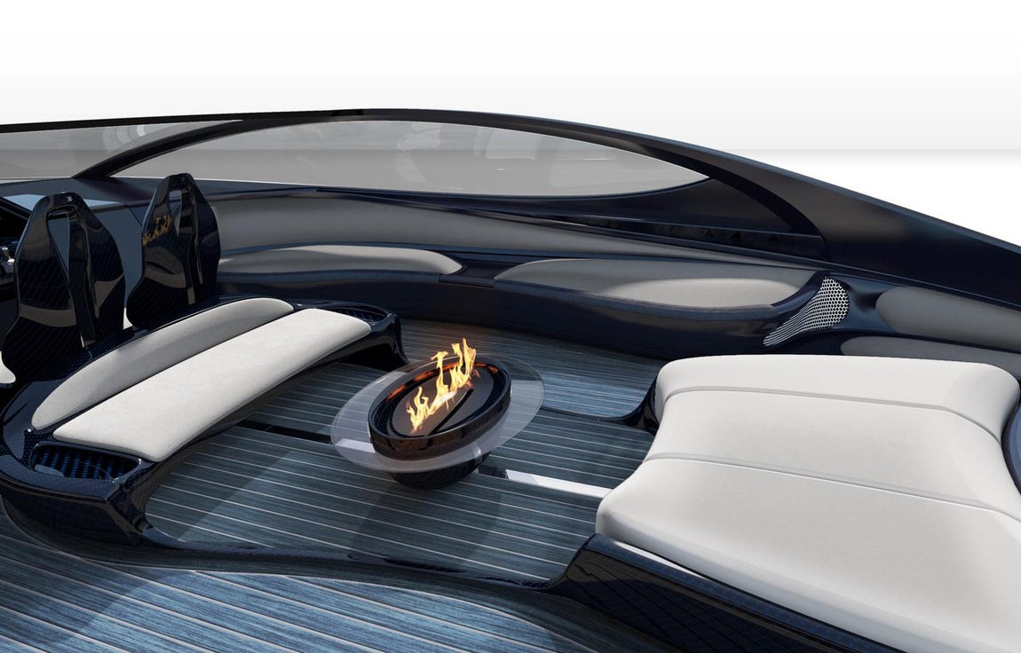 Bugatti Niniette 66, un yate para experimientar el lujo en alta mar. Justo al lado del jacuzzi, una chimenea en la que calentarse en esas frescas noches de verano y un minibar completan esta cubierta pensada para el disfrute.