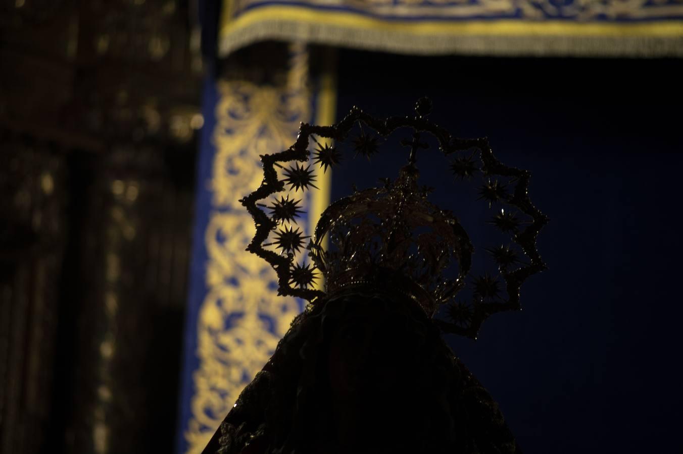 Traslado de Madre de Dios de la Palma al altar de cultos