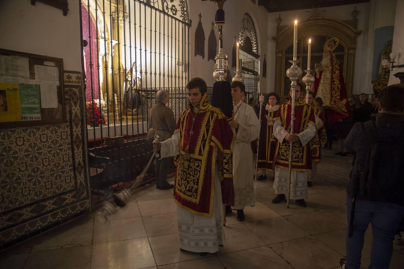 Traslado de Madre de Dios de la Palma al altar de cultos