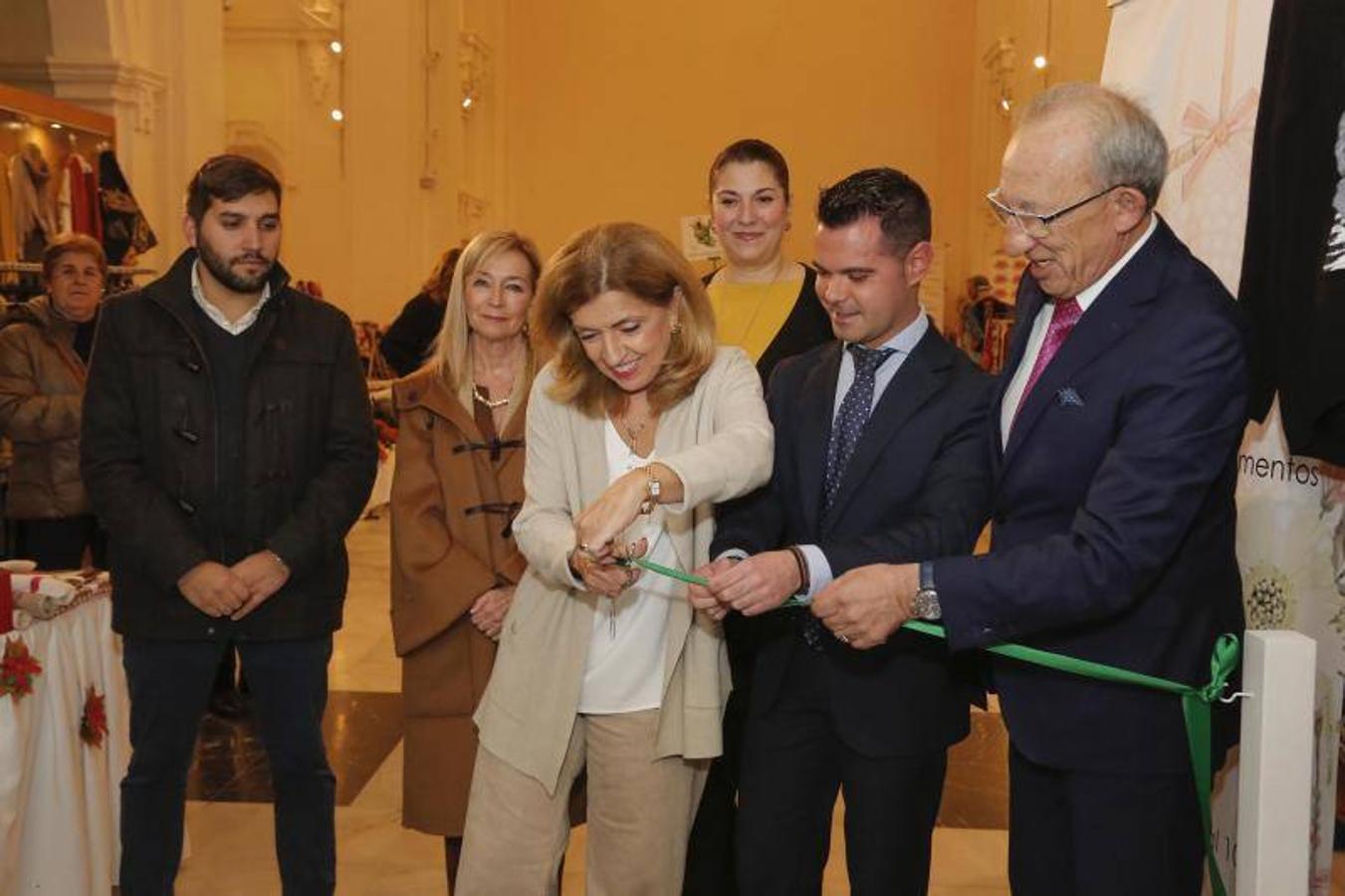 El mercadillo solidario de San Rafael de Alzheimer de Córdoba, en imágenes