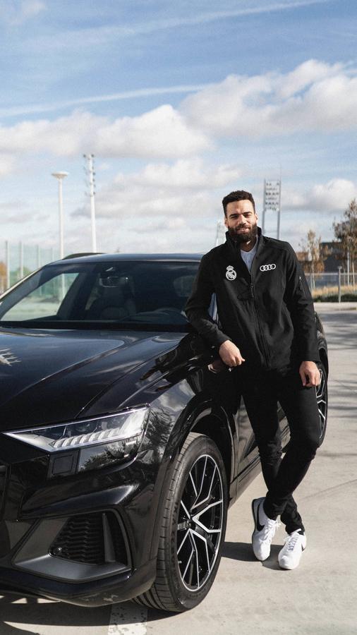 Los coches de la primera plantilla del equipo de baloncesto del Real Madrid, en imágenes