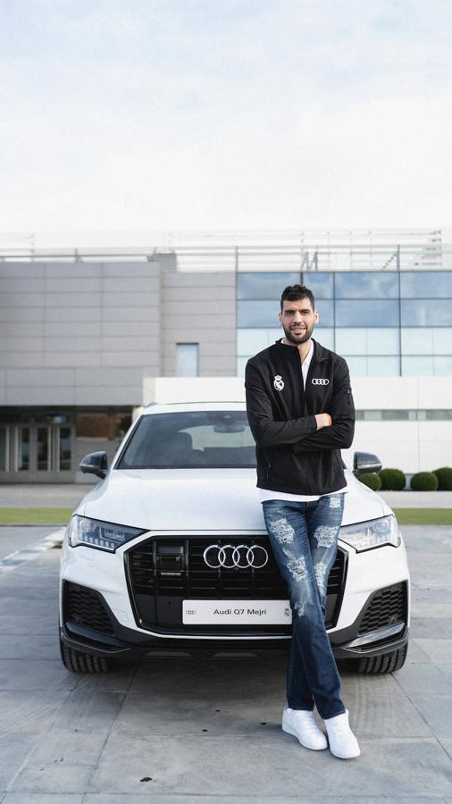 Los coches de la primera plantilla del equipo de baloncesto del Real Madrid, en imágenes