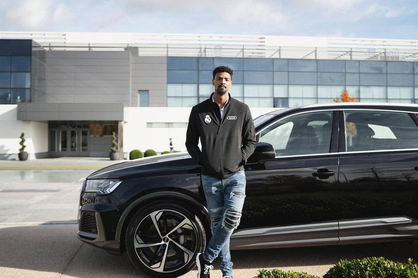 Los coches de la primera plantilla del equipo de baloncesto del Real Madrid, en imágenes