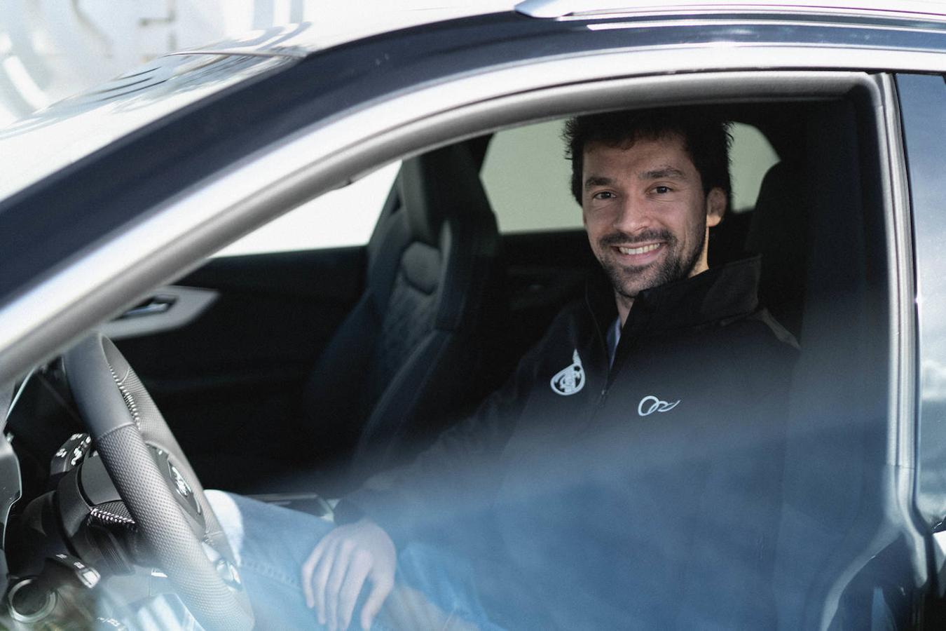 Los coches de la primera plantilla del equipo de baloncesto del Real Madrid, en imágenes